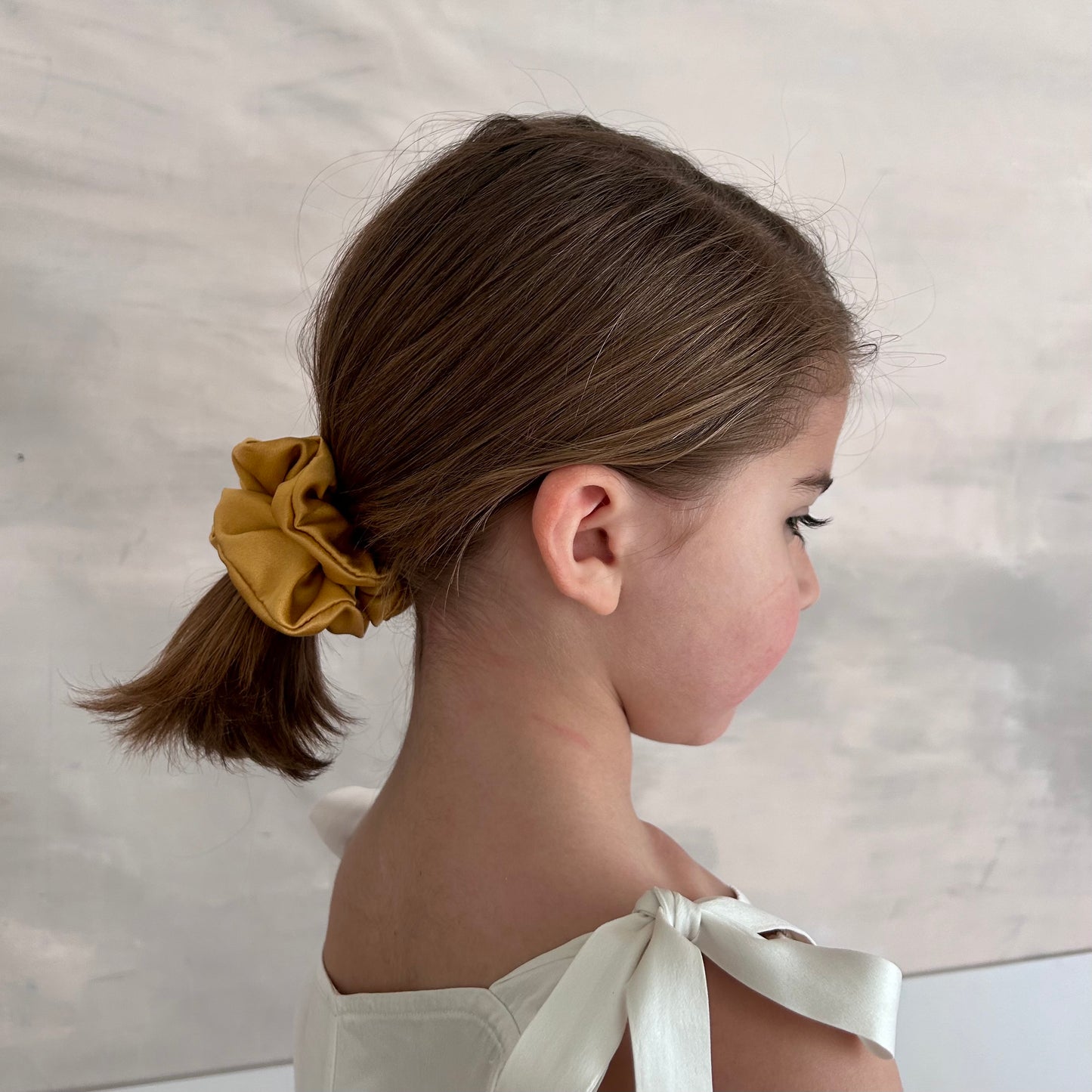 SCRUNCHIE CLÁSICO AMARILLO VICUÑA