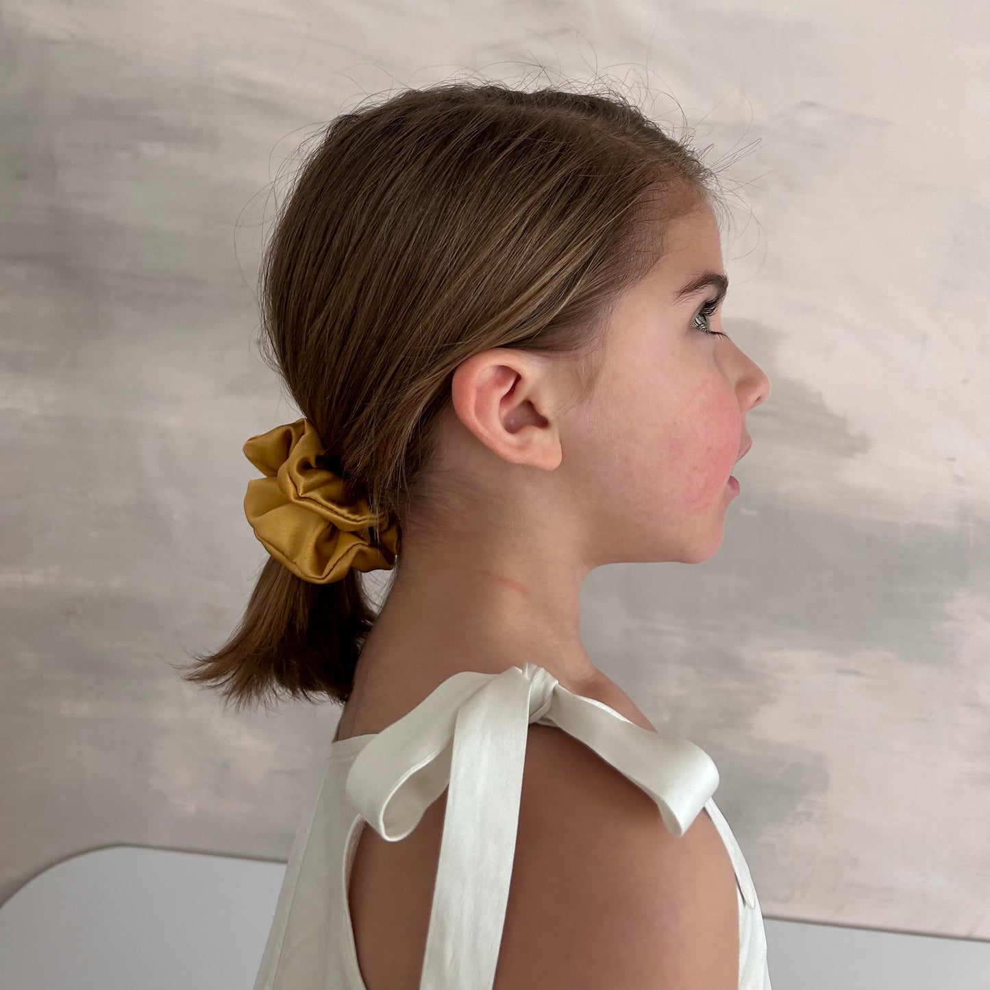 SCRUNCHIE CLÁSICO AMARILLO VICUÑA