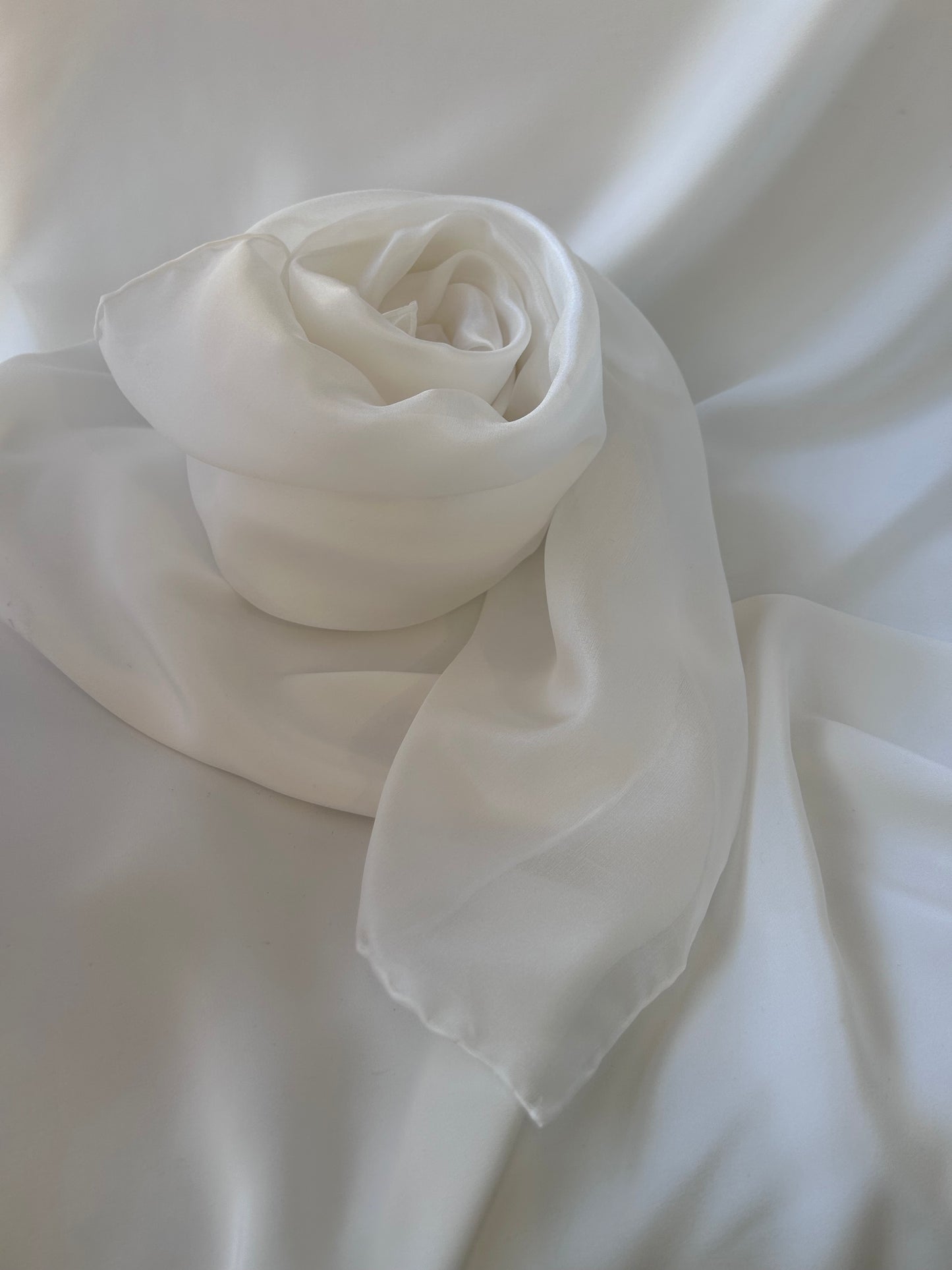 PAÑUELO DE SEDA BLANCO