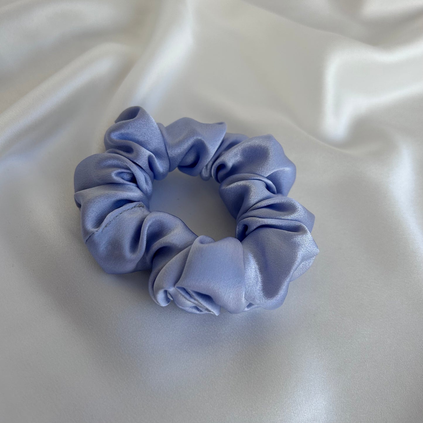 SCRUNCHIE CLÁSICO CELESTE