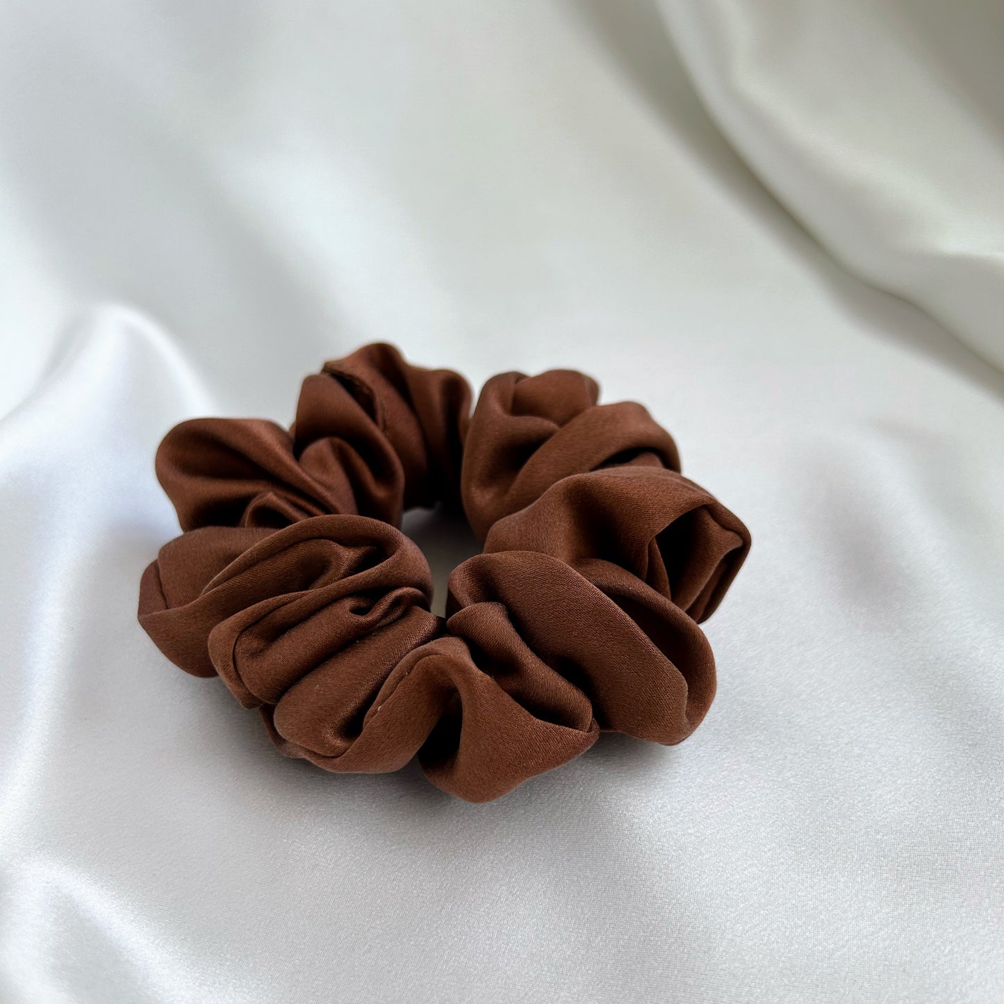 SCRUNCHIE CLÁSICO CAFÉ TERRACOTA