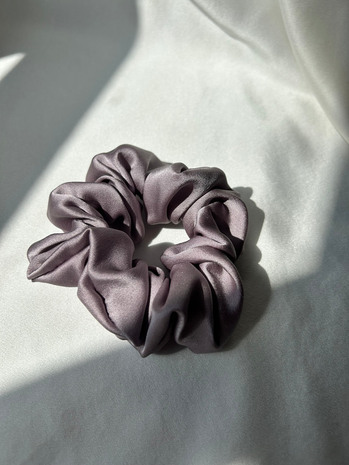 SCRUNCHIE CLÁSICO LILA OSCURO
