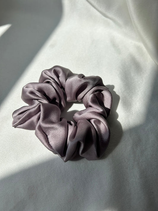 SCRUNCHIE CLÁSICO LILA OSCURO