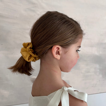 SCRUNCHIE CLÁSICO AMARILLO VICUÑA