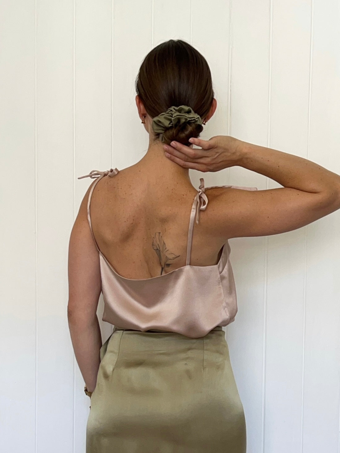TOP DE SEDA CON TIRANTES AJUSTABLES