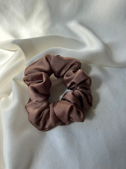SCRUNCHIE CLÁSICO MOCHA MOUSSE