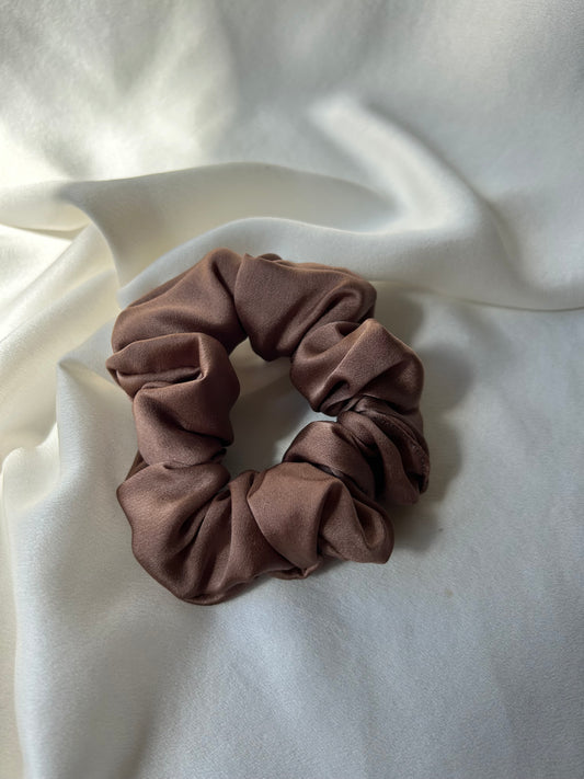 SCRUNCHIE CLÁSICO MOCHA MOUSSE