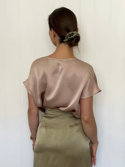 BLUSA DE SEDA CAFÉ CLARO