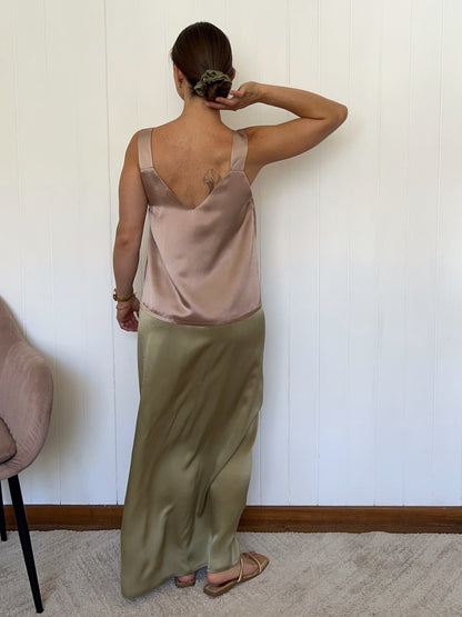 FALDA MAXI DE SEDA VERDE MUSGO