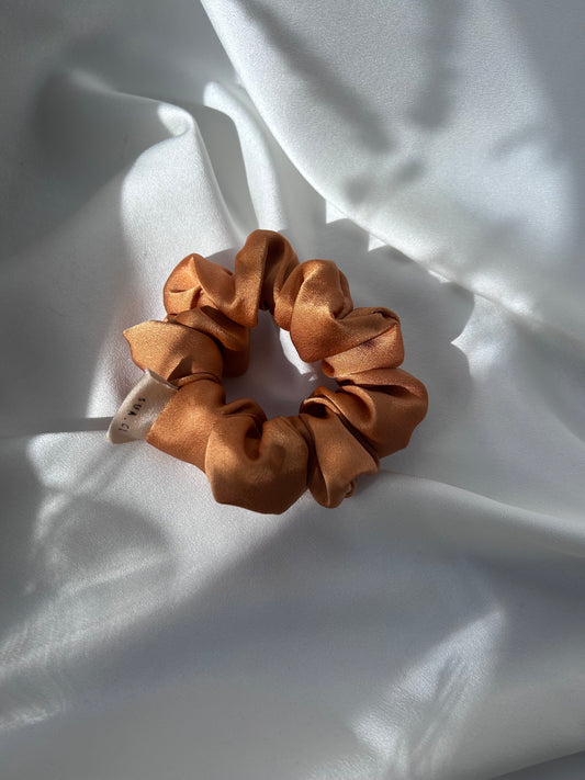SCRUNCHIE CLÁSICO AMBAR