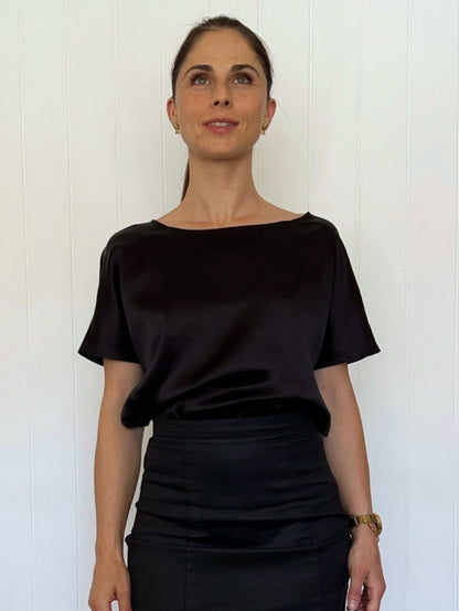 BLUSA DE SEDA NEGRA