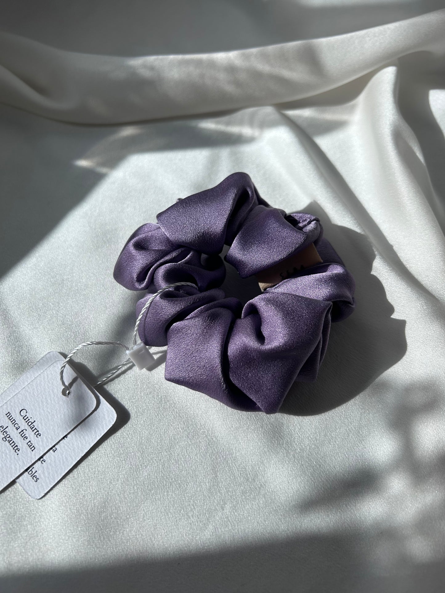 SCRUNCHIE CLÁSICO LILA OSCURO