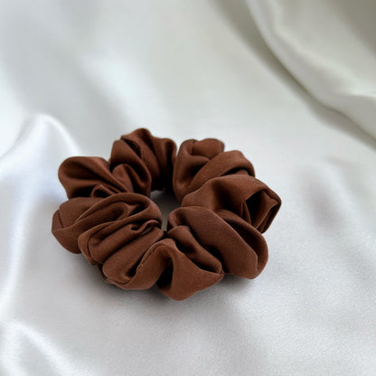 SCRUNCHIE CLÁSICO CAFÉ TERRACOTA
