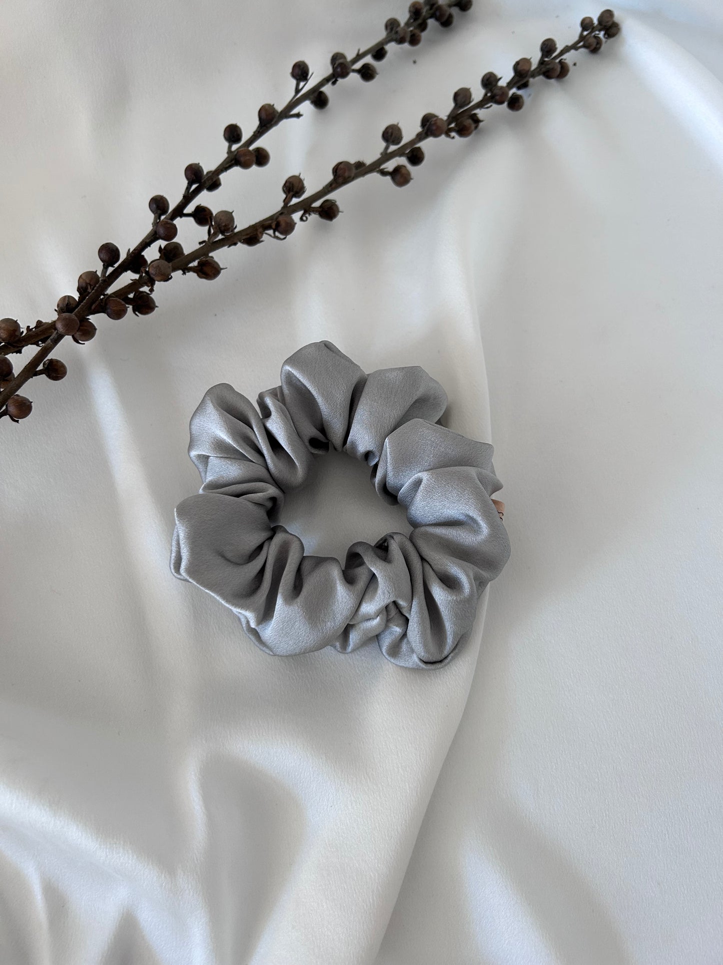 SCRUNCHIE CLÁSICO GRIS CLARO