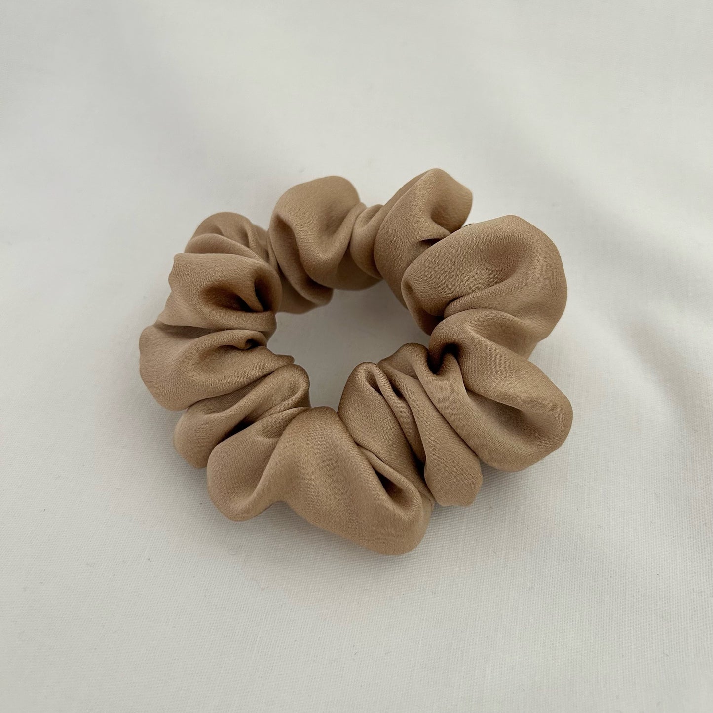 SCRUNCHIE CLÁSICO CAMEL